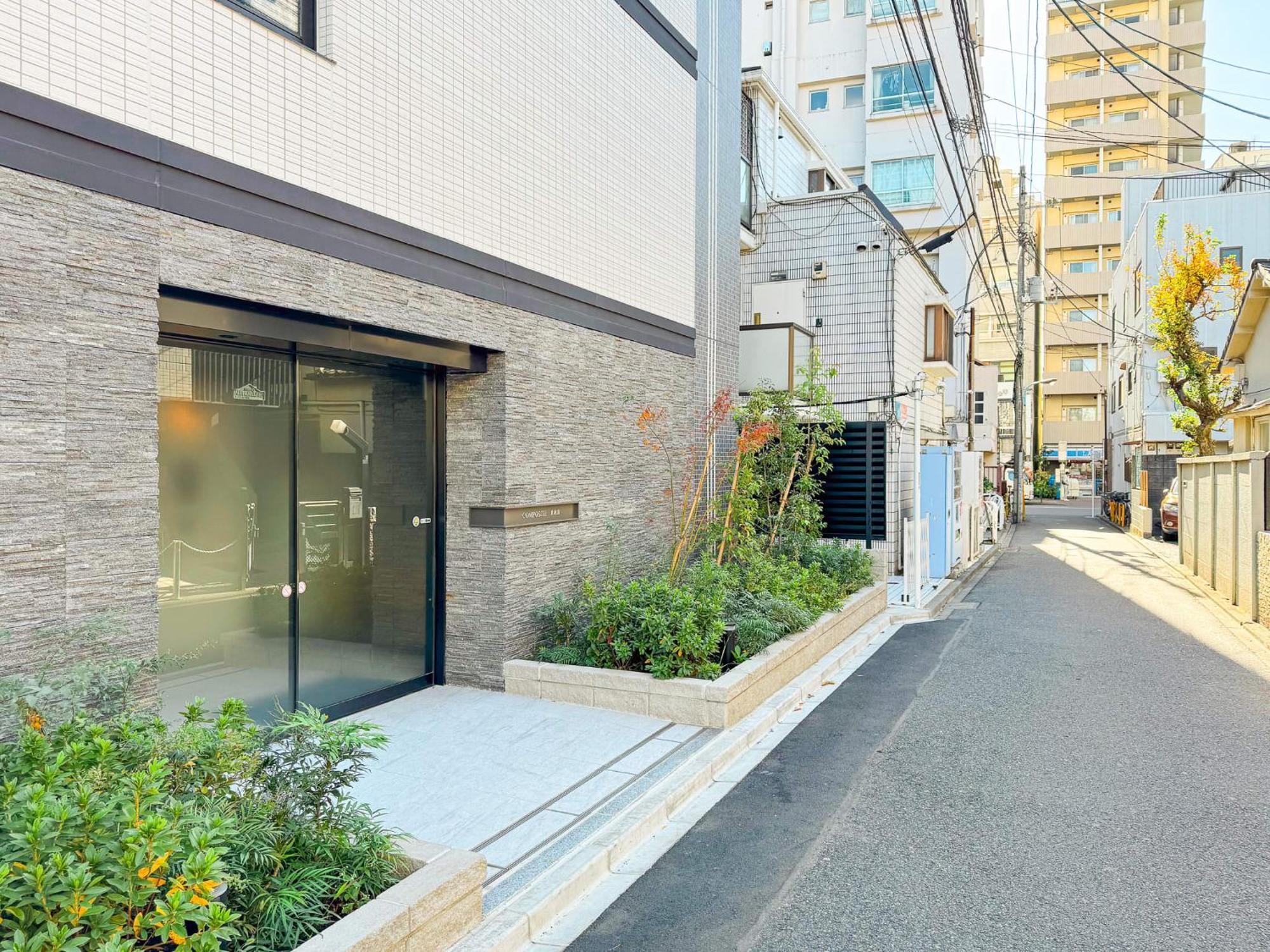 Triphome Higahsi Shinjuku Brand New *