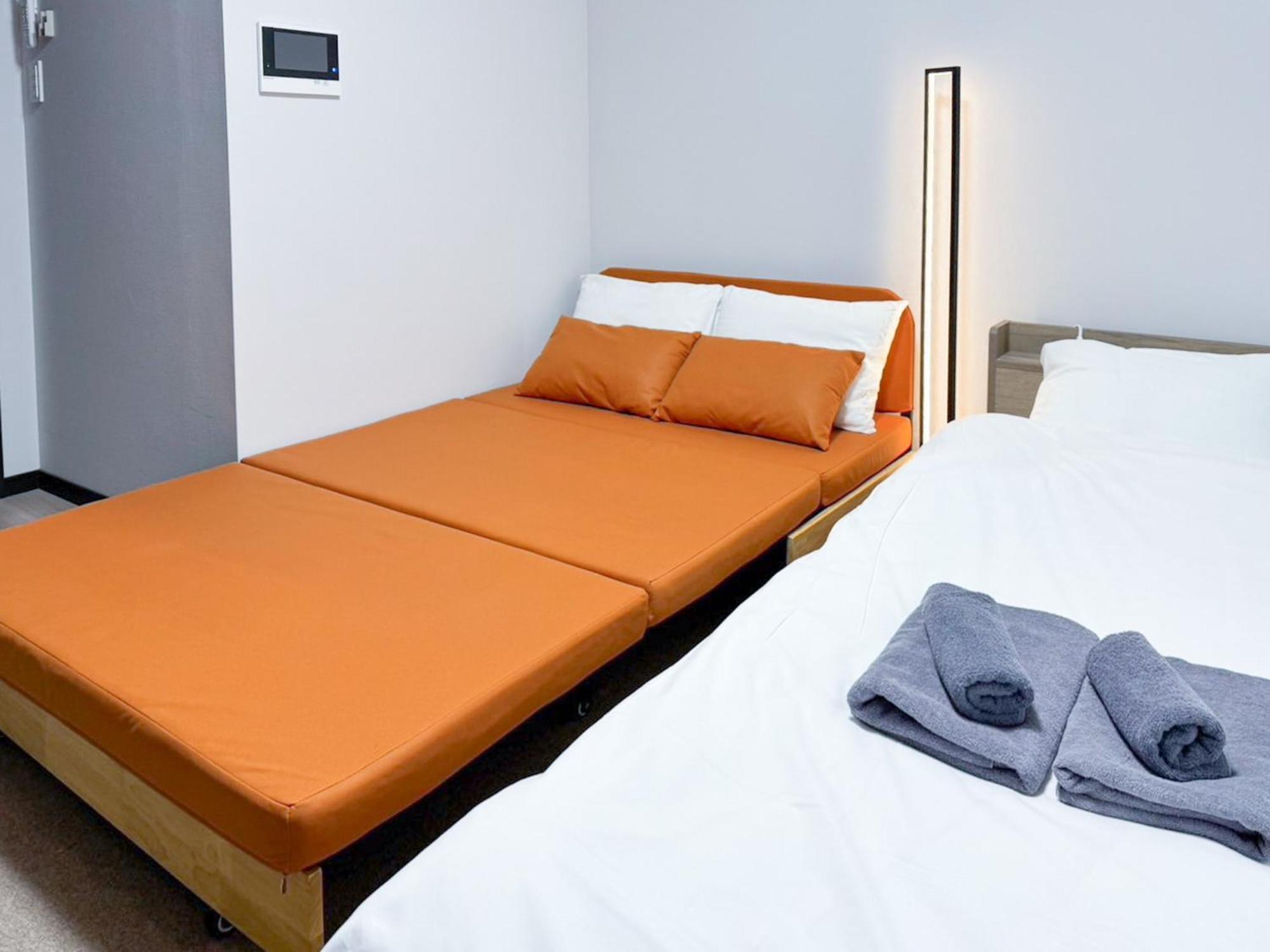Triphome Higahsi Shinjuku Brand New * Tokyo