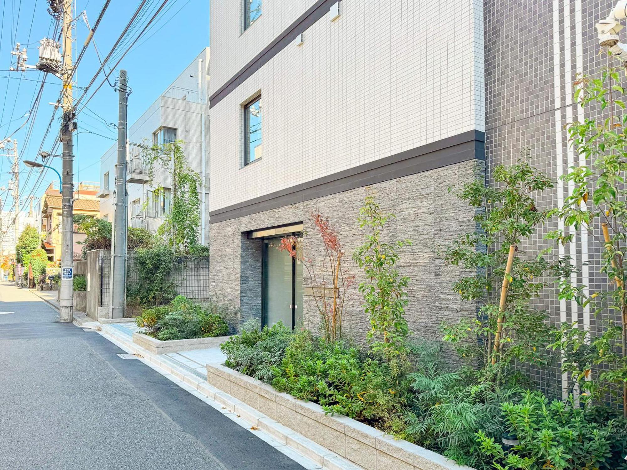 Triphome Higahsi Shinjuku Brand New