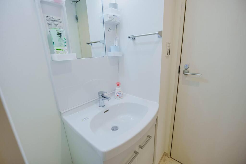 F Newly Renovated Hotel, Direct Access To Ueno, Asakusa, Disneyland, Airport