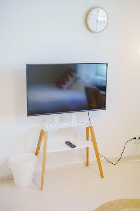 F Newly Renovated Hotel, Direct Access To Ueno, Asakusa, Disneyland, Airport Apartment Tokyo