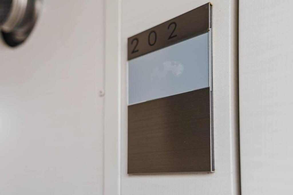 E Newly Renovated Hotel, Direct Access To Ueno, Asakusa, Disneyland, Airport * Tokyo