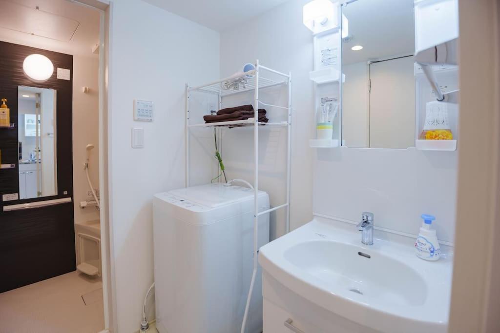 D Newly Renovated Hotel, Direct Access To Ueno, Asakusa, Disneyland, Airport * Tokyo