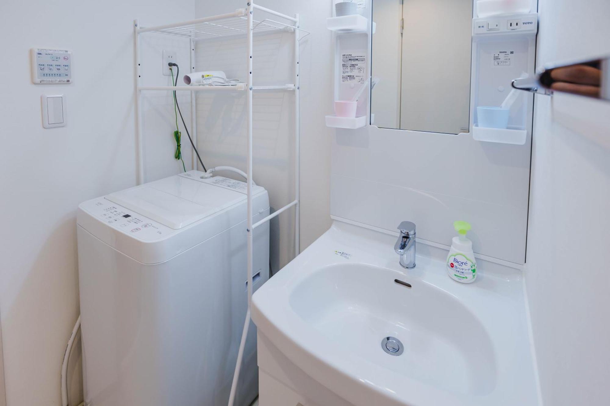 Aoto101, Newly Renovated Hotel, Direct Access To Ueno, Asakusa, Disneyland, Airport, Apartment *