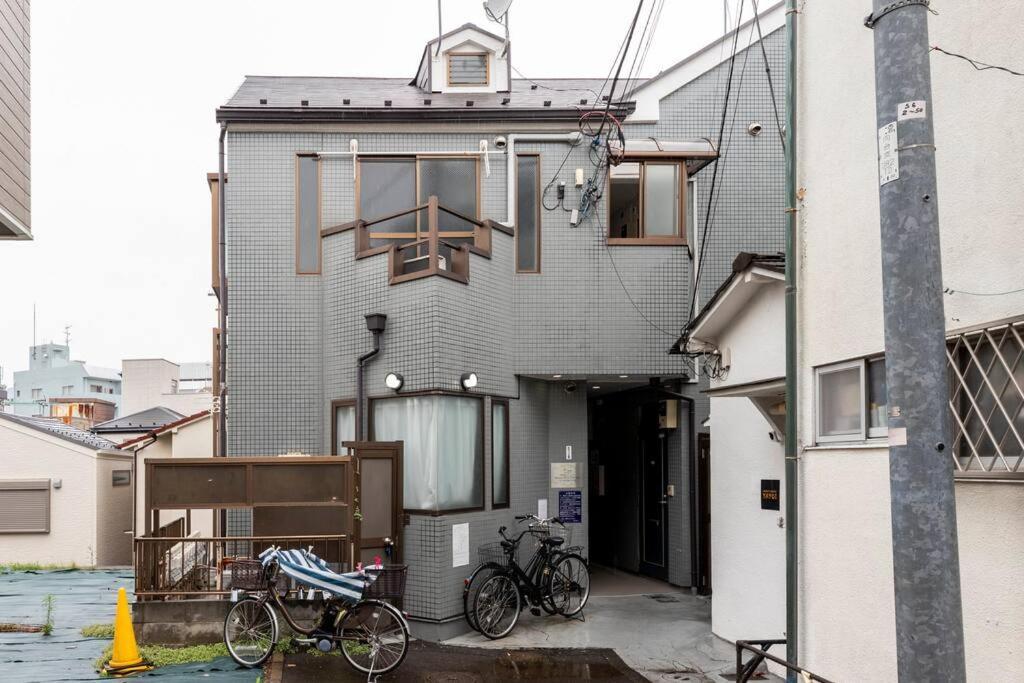 Apartment 弥生町1丁目202