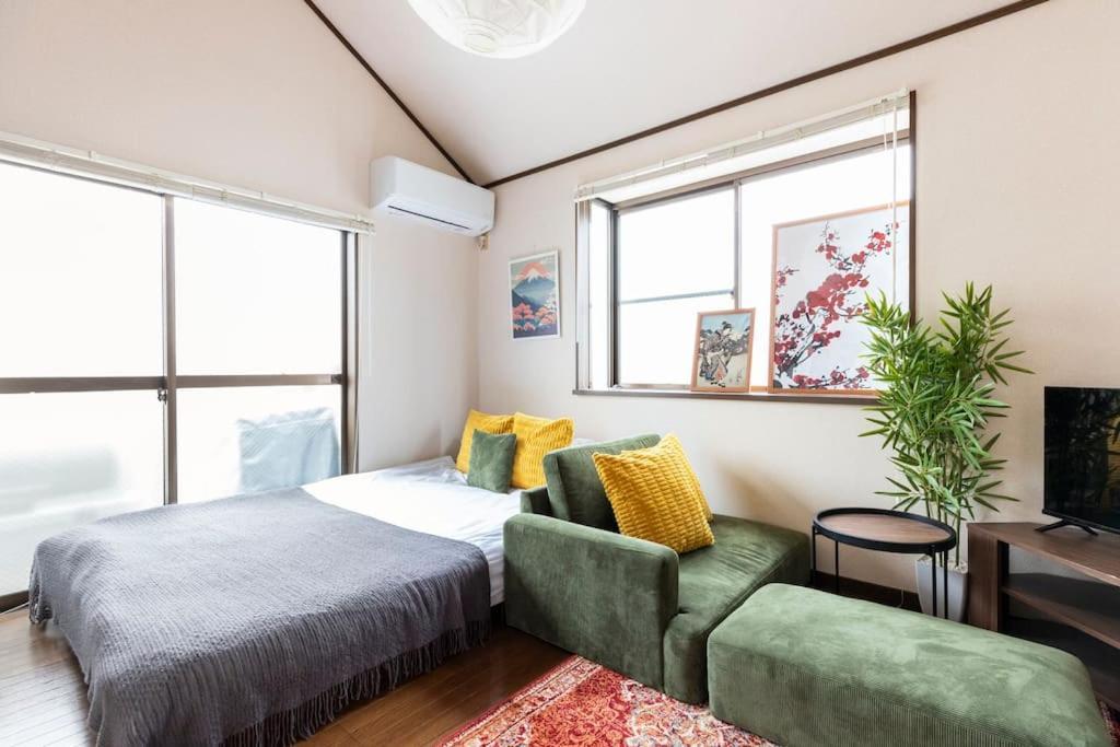 Apartment 弥生町1丁目202