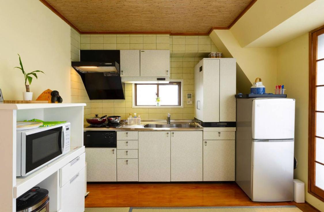 Apartment 7th Floor Apartment: Airport-accessible Urban Retreat *