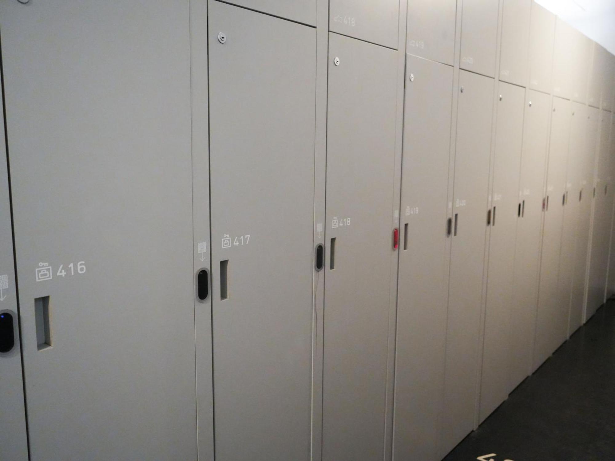 Capsule hotel Rembrandt Shinjuku Shin-okubo Tokyo