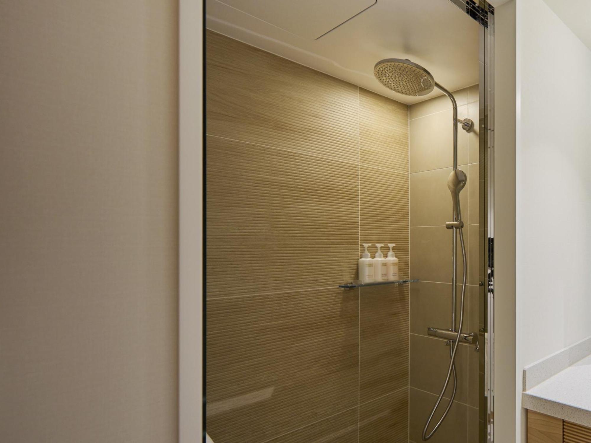 The Royal Park Ginza 6-chome Hotel