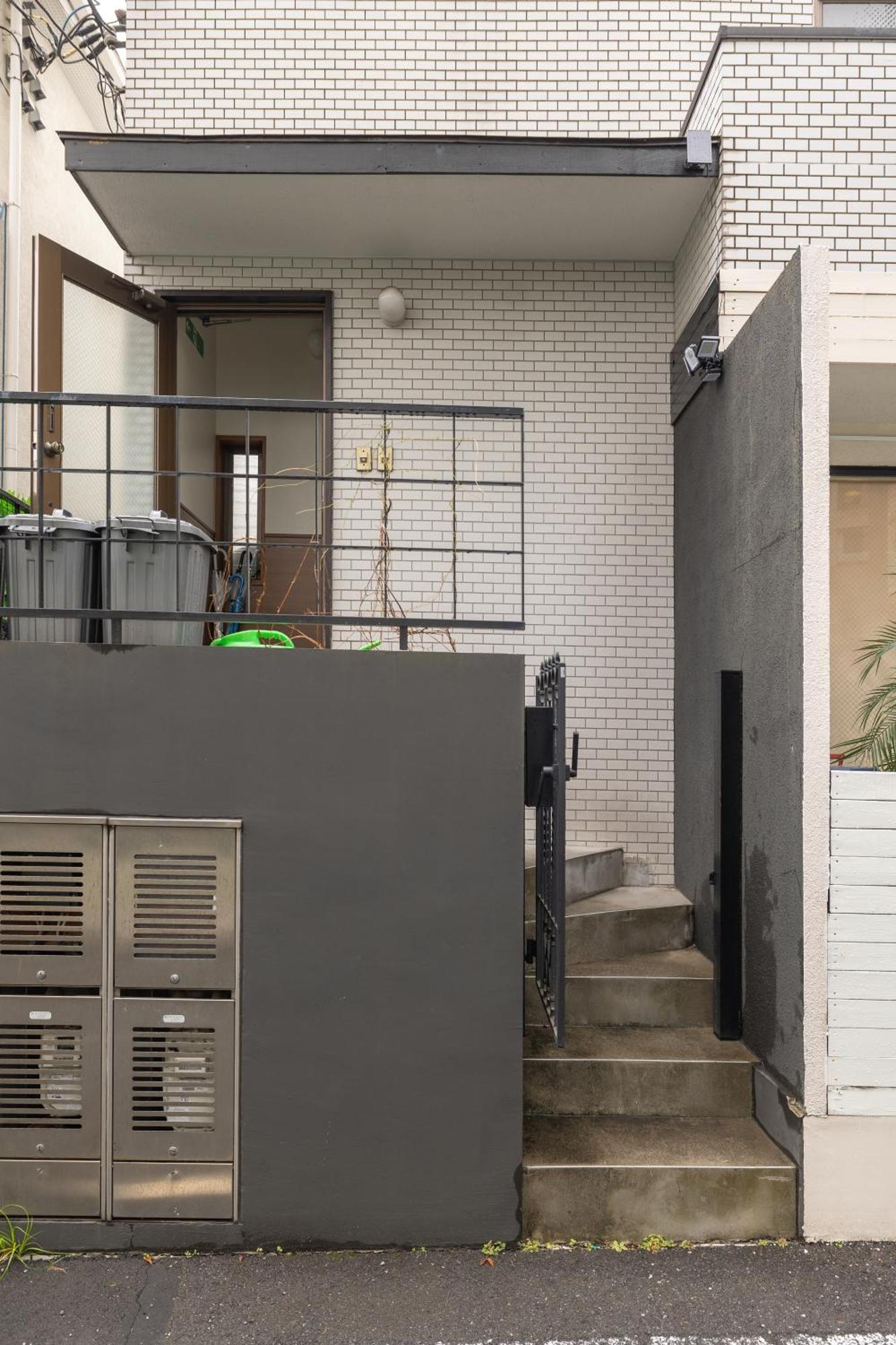 The Ivy Apartments, Location, Yoyogi!! *