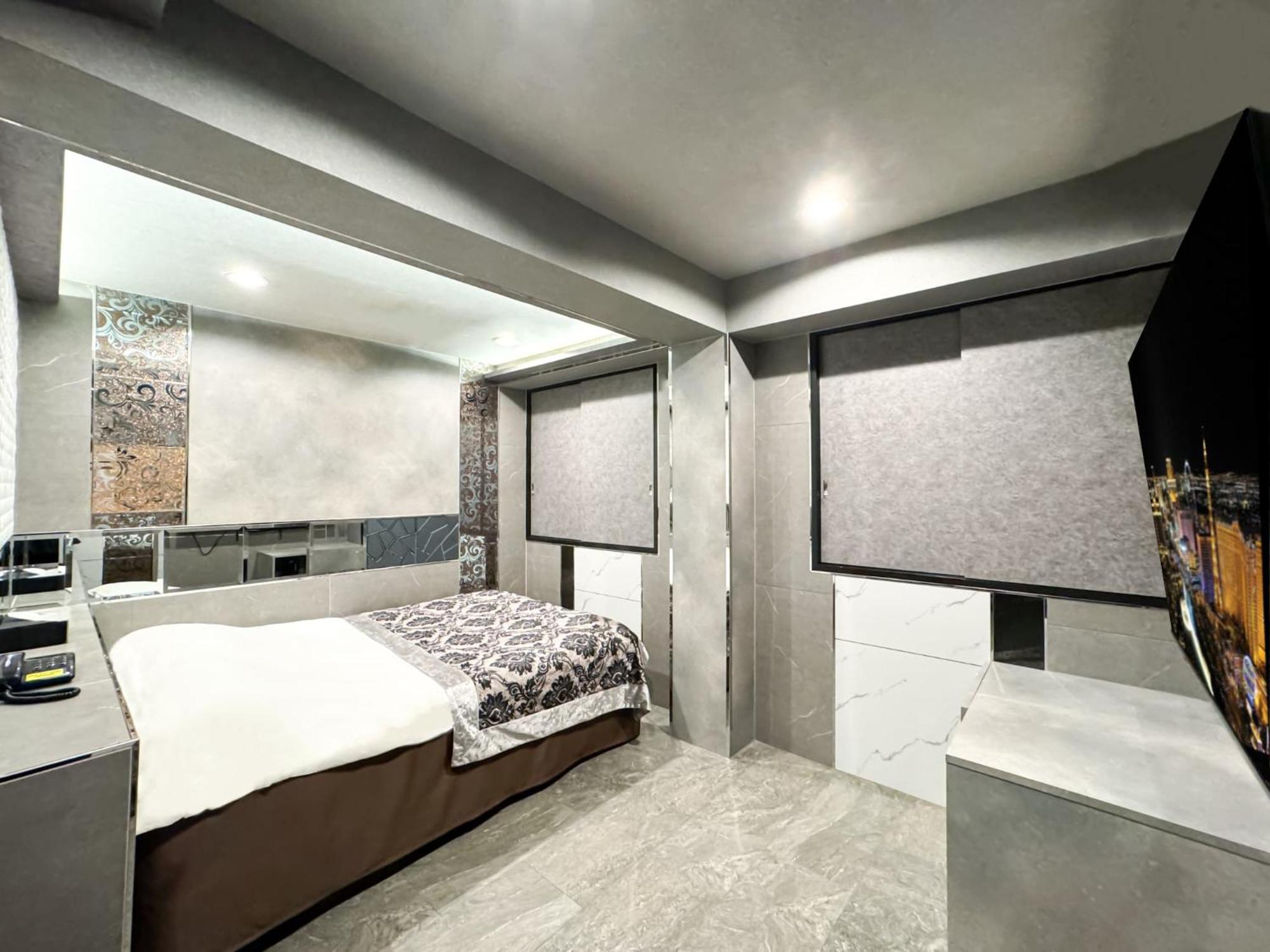 Rocks Hotel 2*