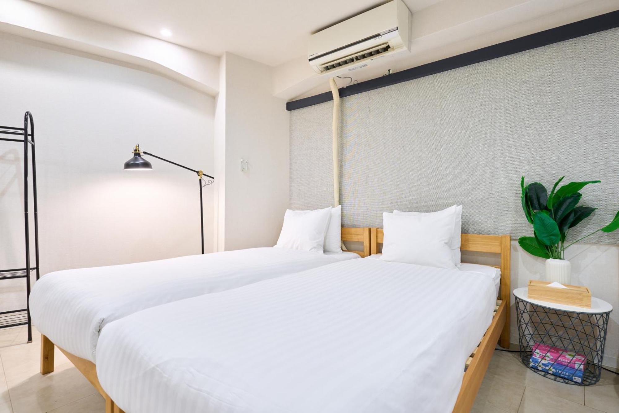 Apartment Ari Arakicho Tokyo