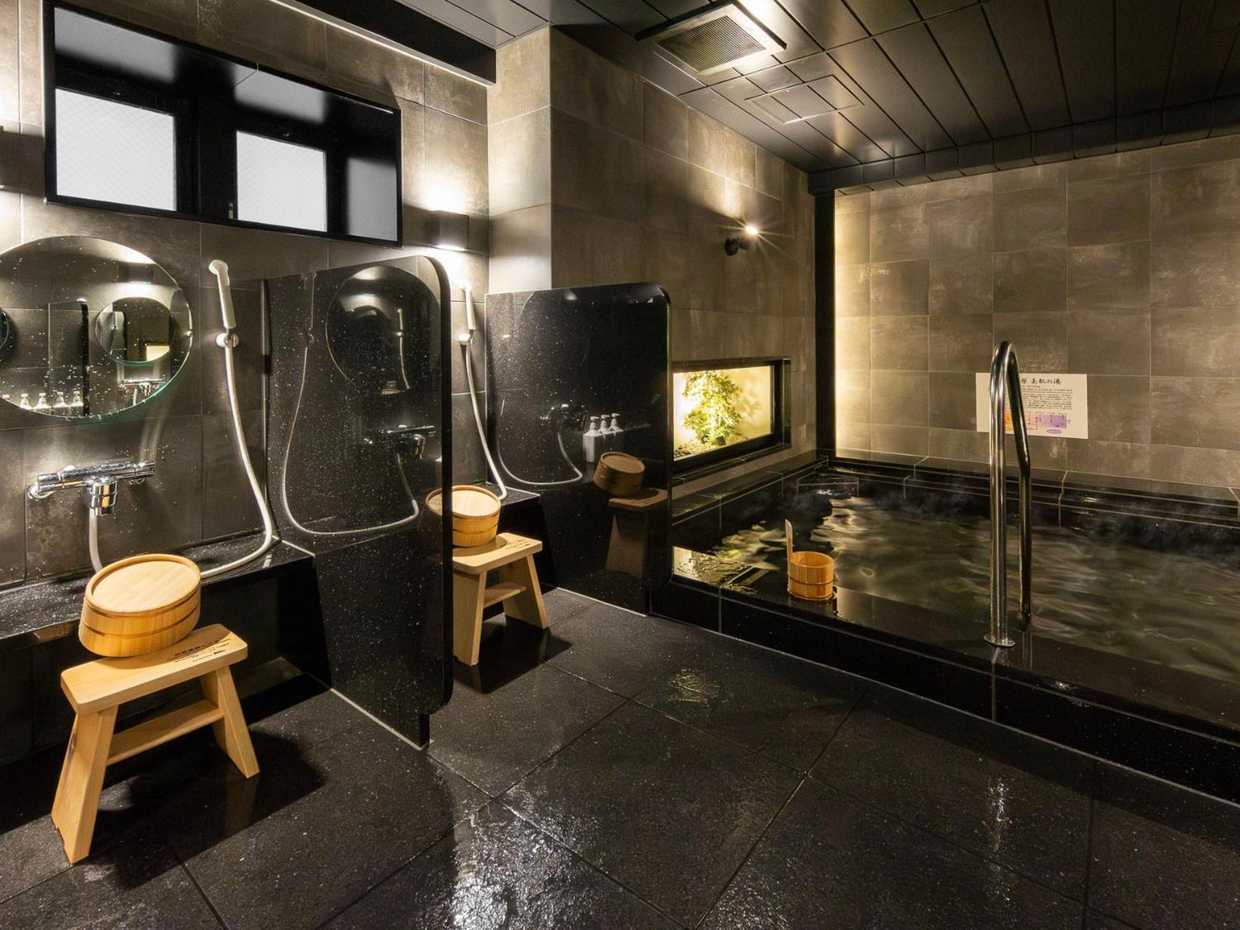 Super Ikebukuro West Natural Hot Spring 3*