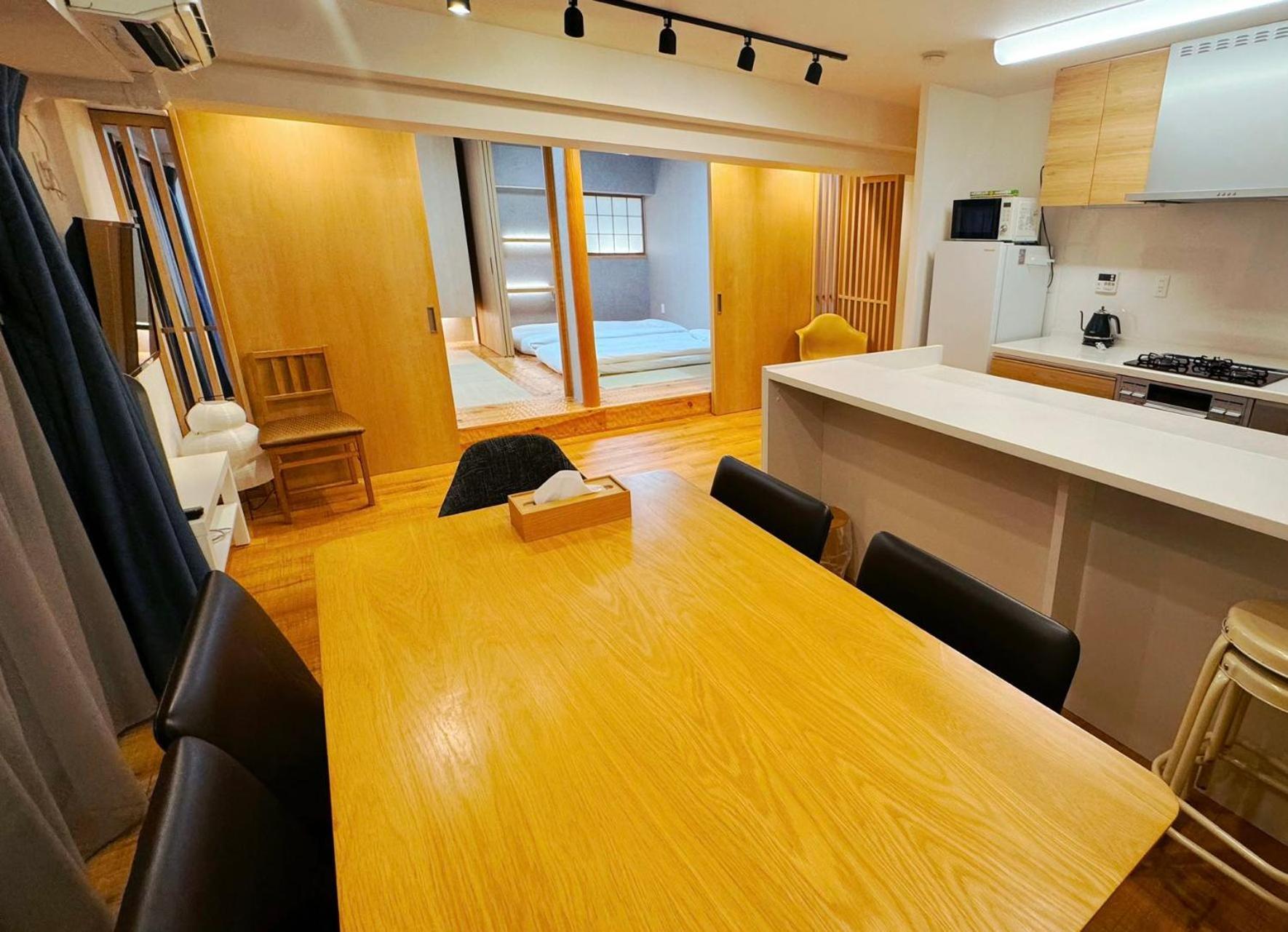 Apartment Asakusa Tatami Retreat: Convenient Metro Access Tokyo