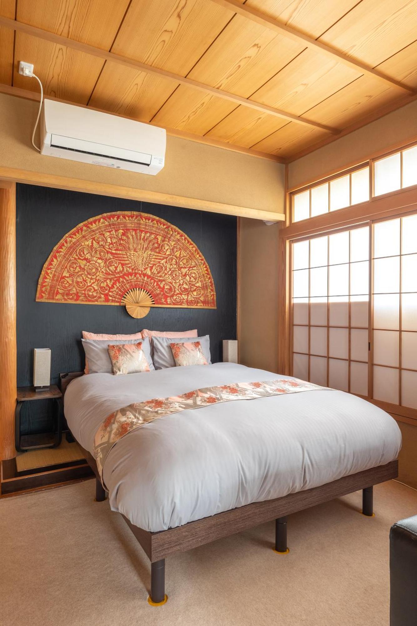 The Ivy Apartments, Location, Yoyogi!!