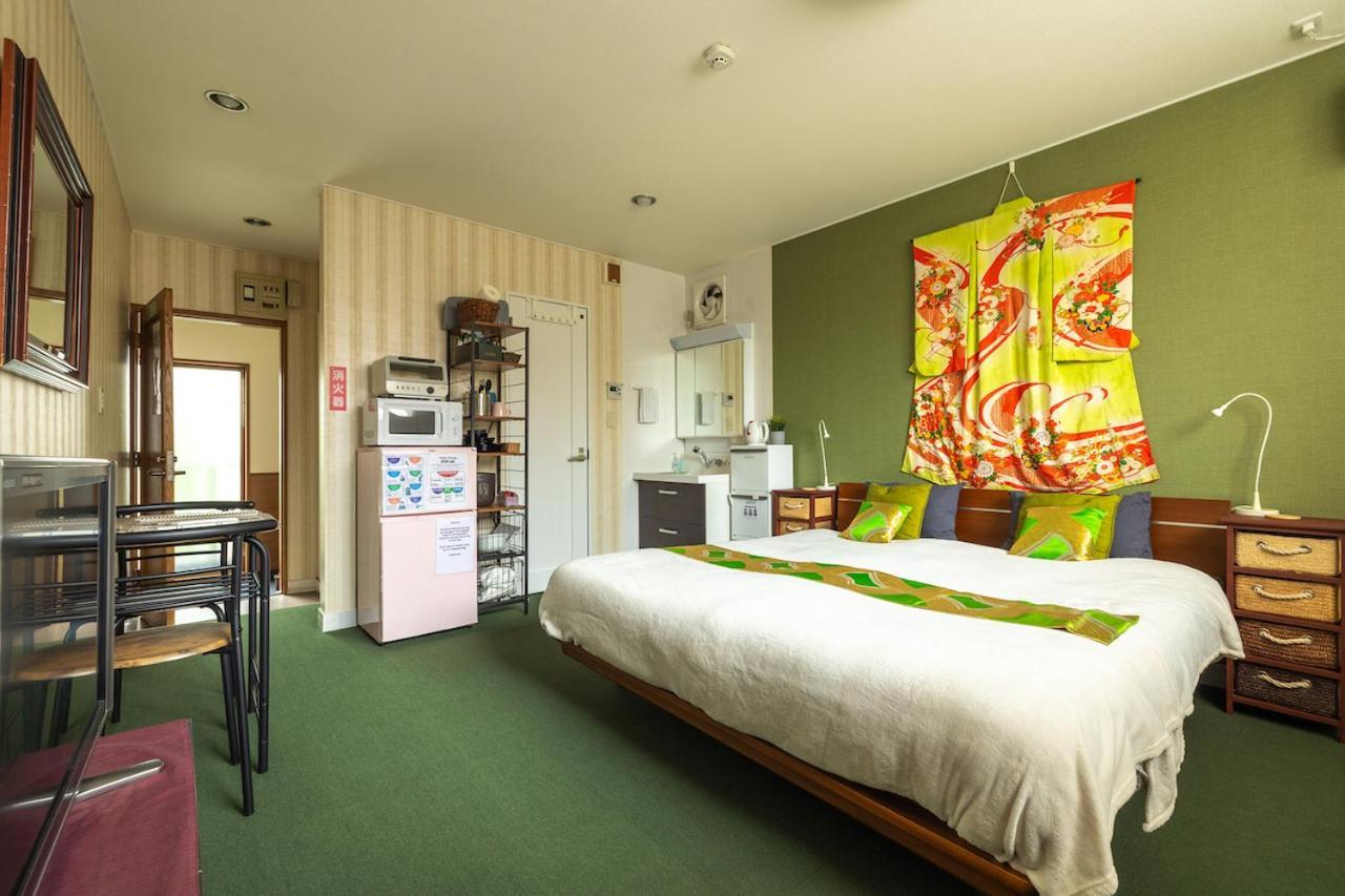 The Ivy Apartments, Location, Yoyogi!! *