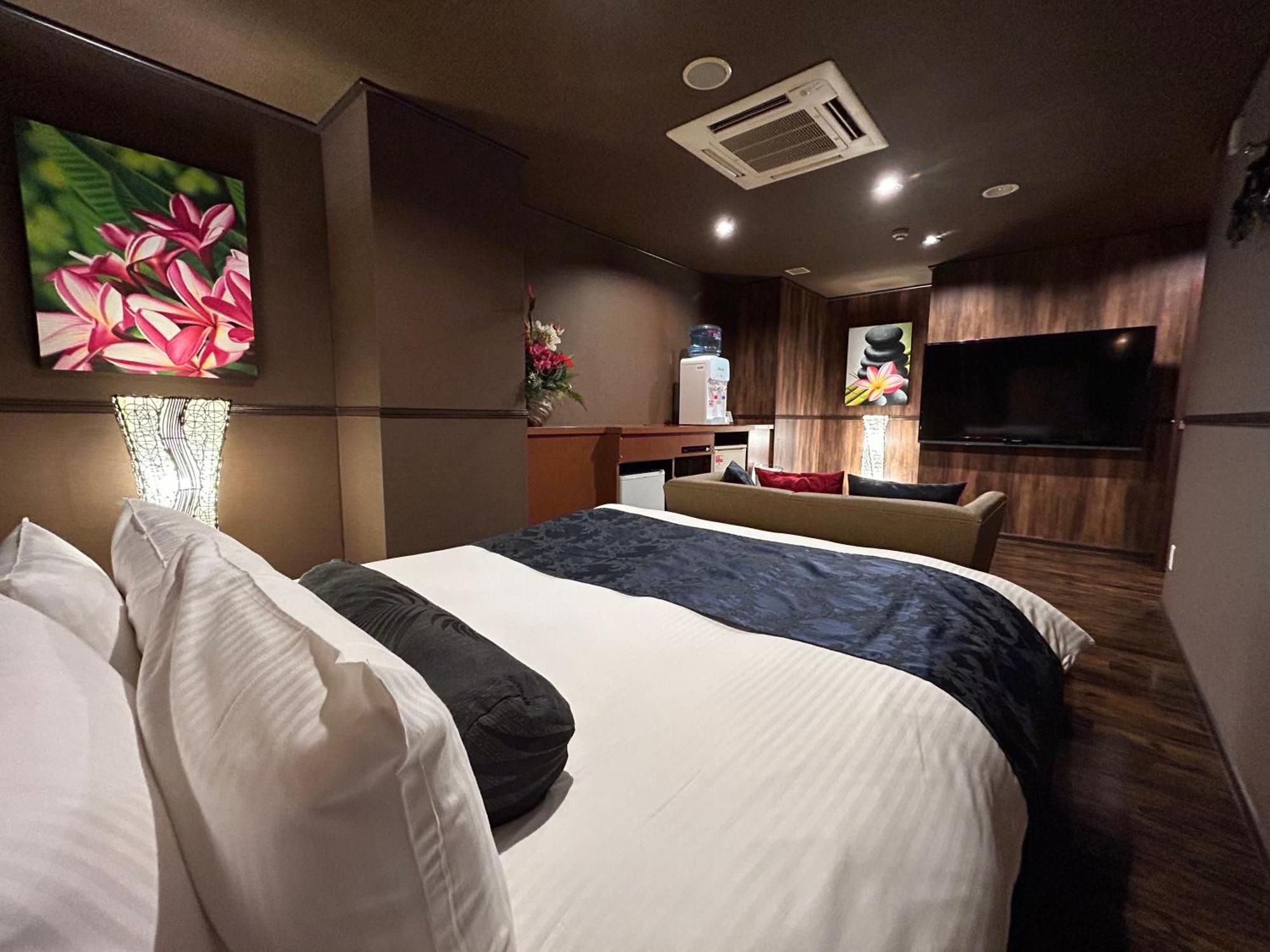 Love hotel Asian Color (adults Only)