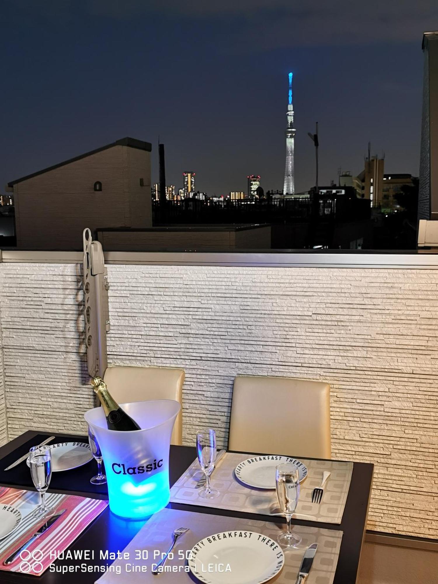 Skytreestayhotel2鐘ヶ淵駅から徒歩4分天井からskytreeが見えます Tokyo