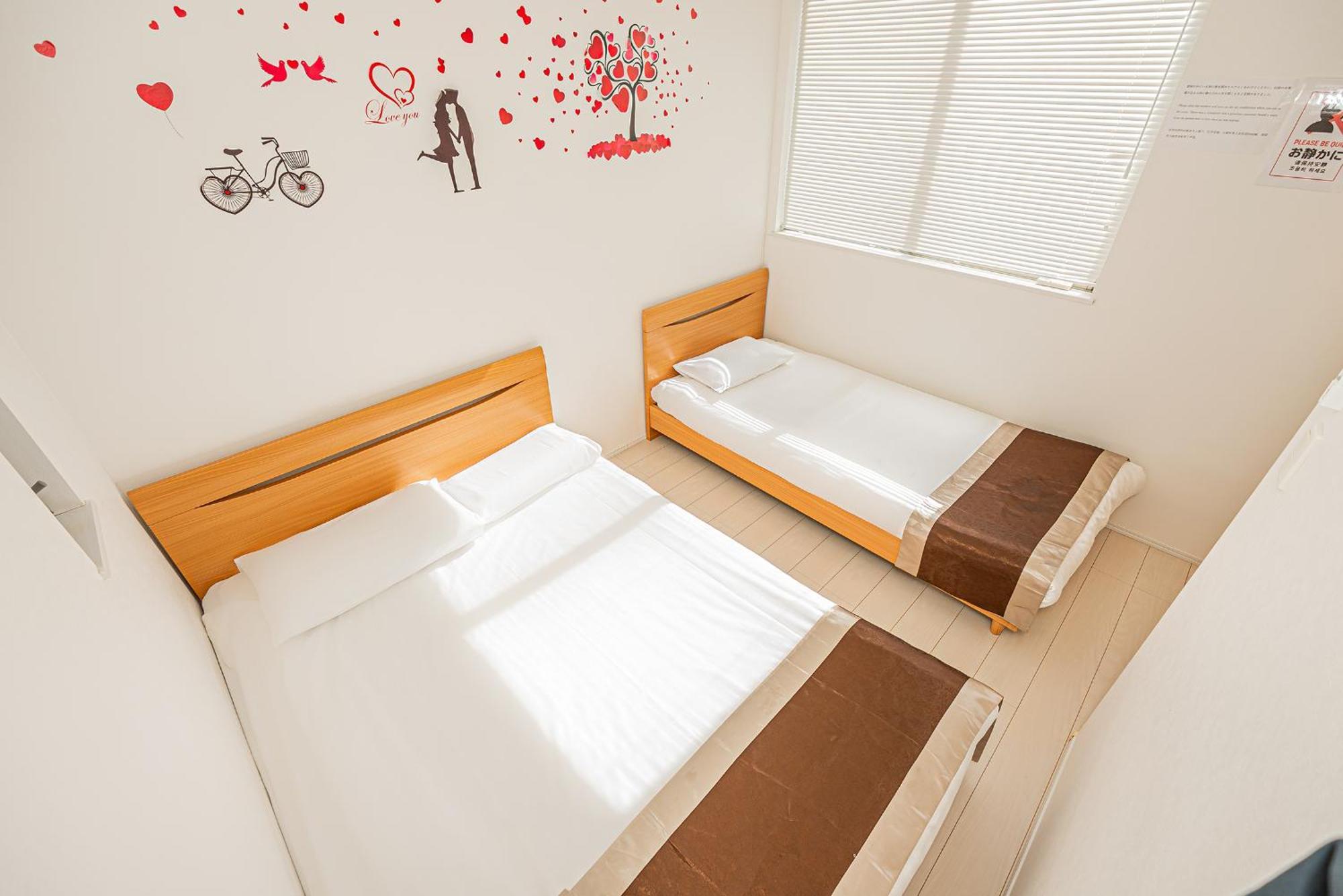 Skytreestayhotel2鐘ヶ淵駅から徒歩4分天井からskytreeが見えます *
