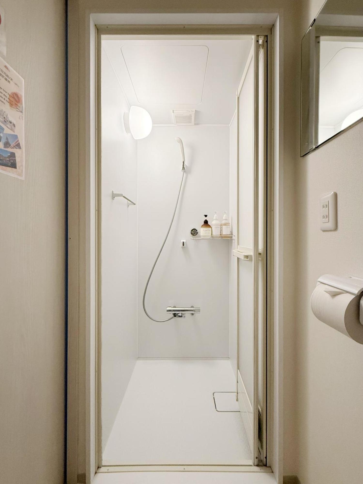 Louis House: Ueno Oasis Near Yamanote Line *