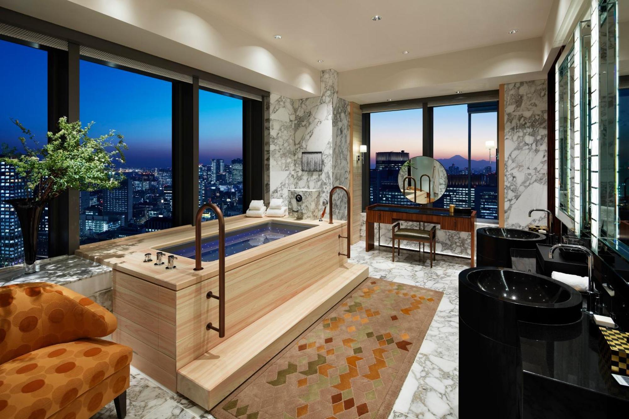 Mandarin Oriental, Hotel