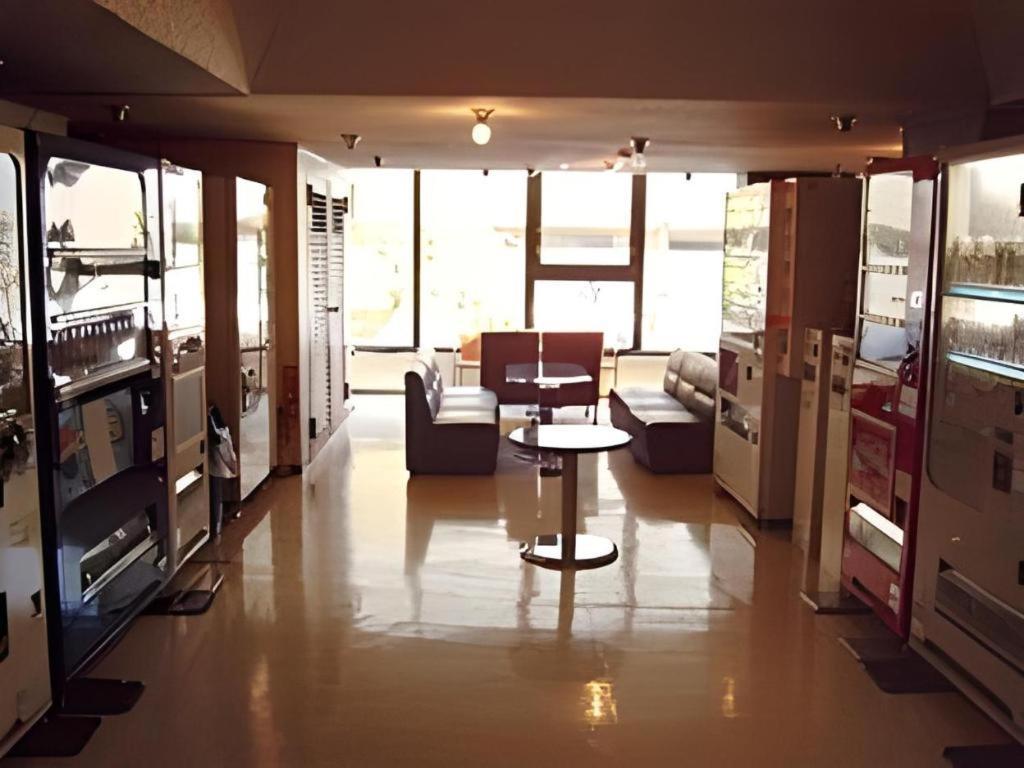 Business Hotel *