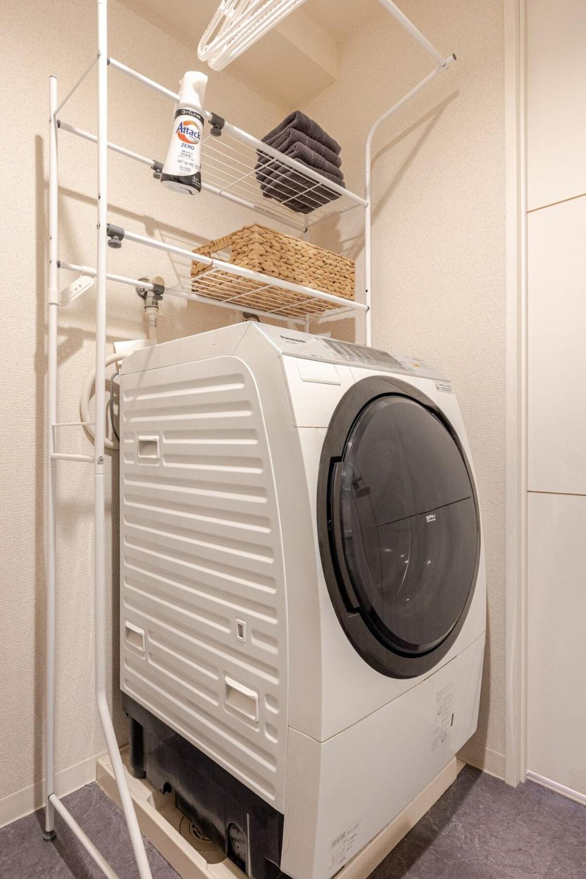 Apartment Kinshicho Sky View: Prime Location With Projector & Wi-fi Tokyo