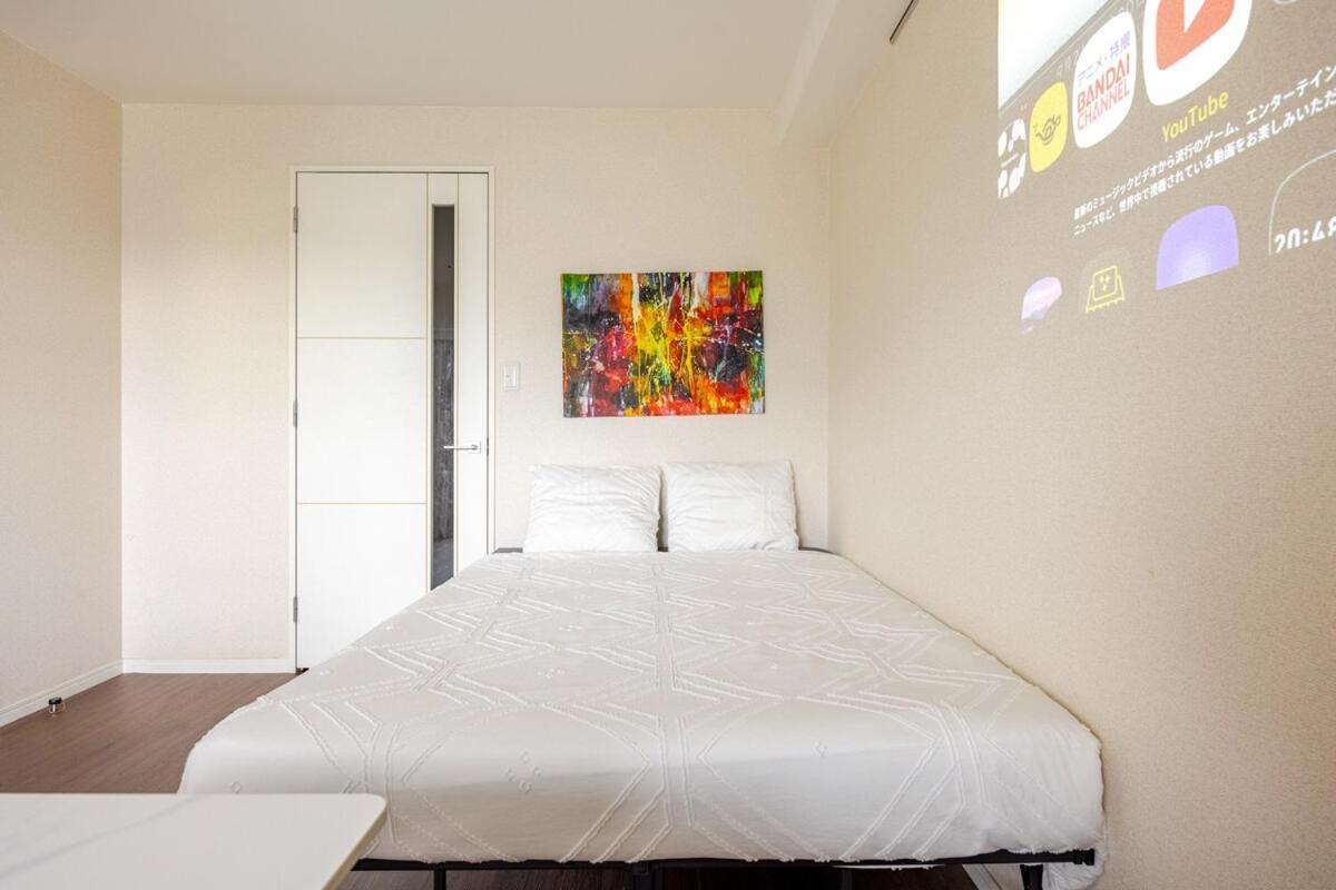 Kinshicho Sky View: Prime Location With Projector & Wi-fi