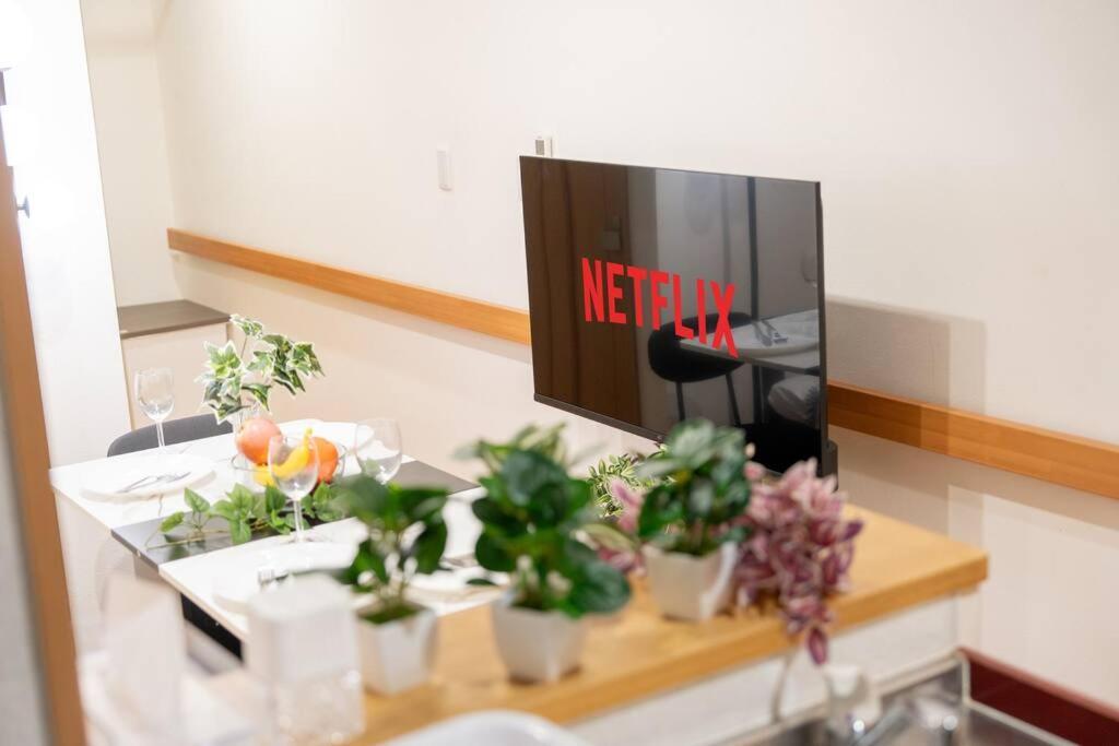 Apartment Seibu Shinjuku Station 2 Min Walk Shin-okubo Station 6 Min Walk,11 House In Tokyo, 4 People Isj35