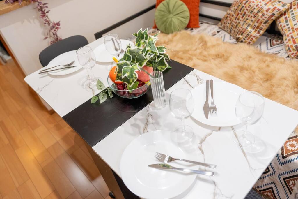 Apartment Seibu Shinjuku Station 2 Min Walk Shin-okubo Station 6 Min Walk,11 House In Tokyo, 4 People Isj35 Tokyo