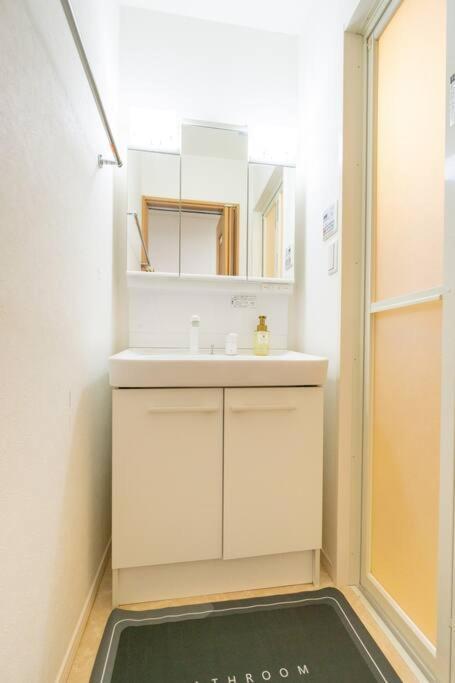 Seibu Shinjuku Station 2 Min Walk Shin-okubo Station 6 Min Walk,11 House In Tokyo, 4 People Isj35