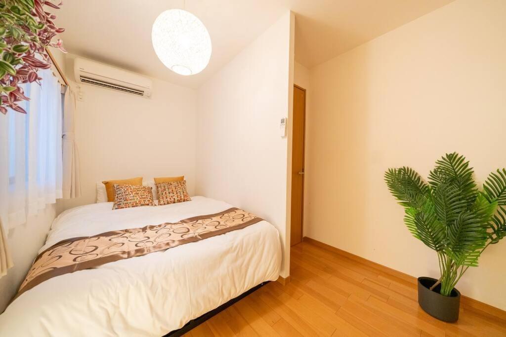 Seibu Shinjuku Station 2 Min Walk Shin-okubo Station 6 Min Walk,11 House In Tokyo, 4 People Isj35 Tokyo