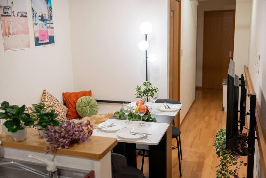 Seibu Shinjuku Station 2 Min Walk Shin-okubo Station 6 Min Walk,11 House In Tokyo, 4 People Isj35
