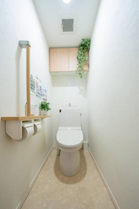 Seibu Shinjuku Station 2 Min Walk Shin-okubo Station 6 Min Walk,11 House In Tokyo, 4 People Isj35 Apartment