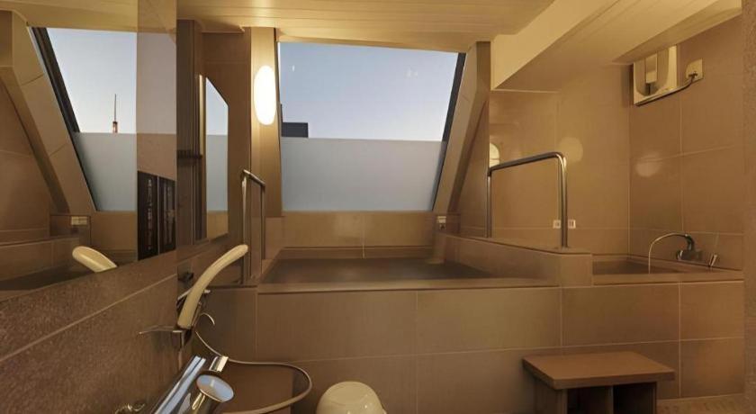 Shimbashi Sambankan Hotel 2*