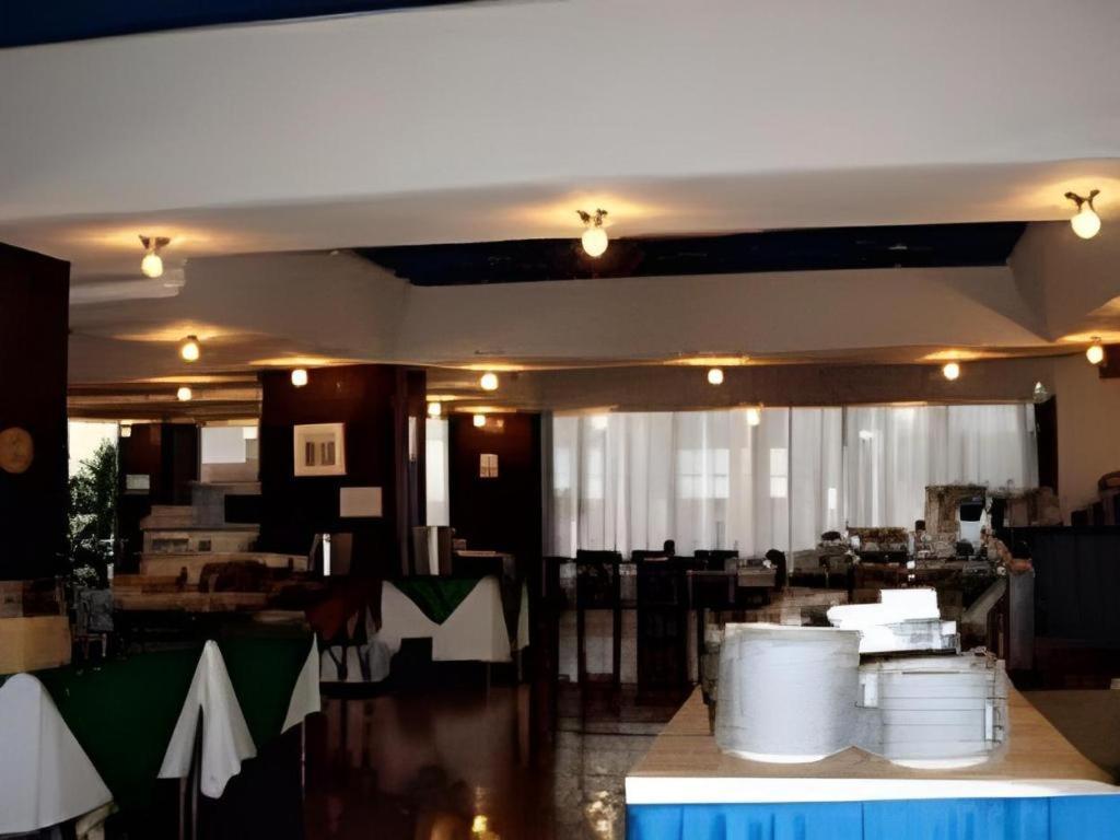 Business Hotel *
