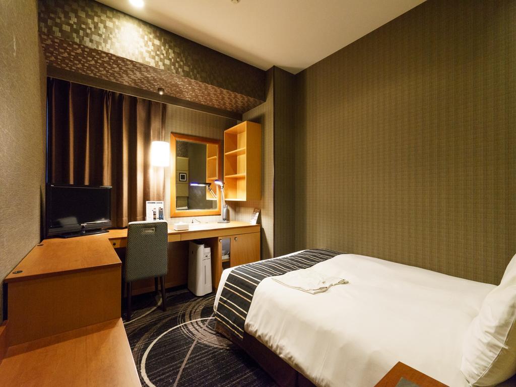 Sotetsu Fresa Higashi Shinjuku Tokyo