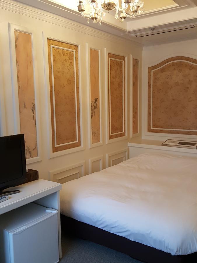 Royal Shinokubo Hotel