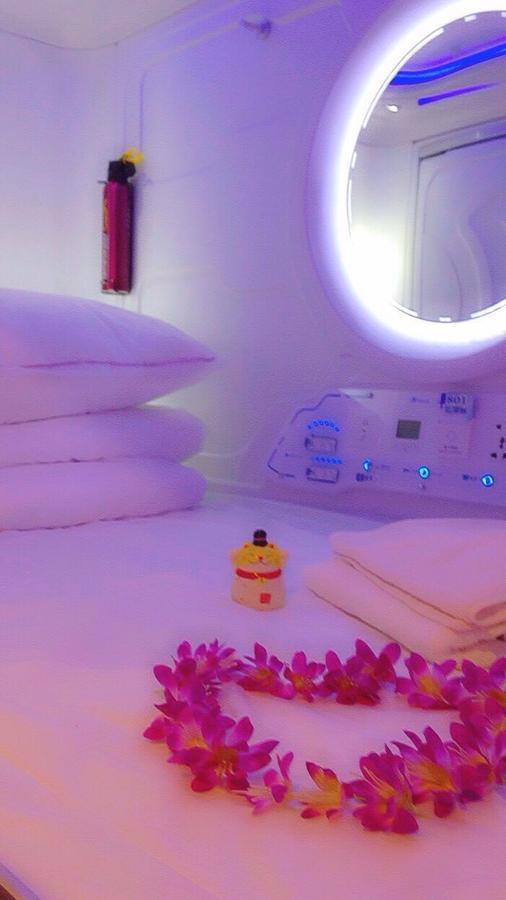 Hormesis Capsule hotel