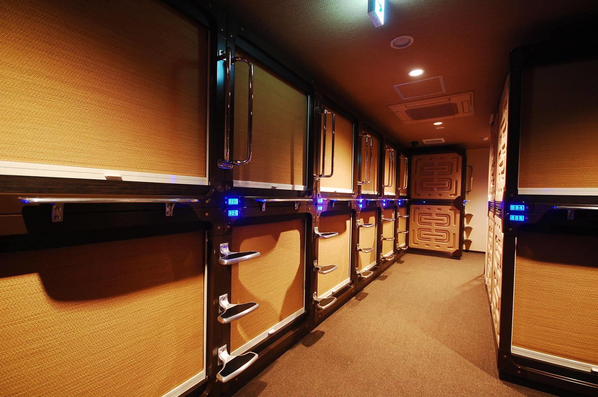 Anshin Oyado Shinbashi Ekimaeten Capsule hotel *