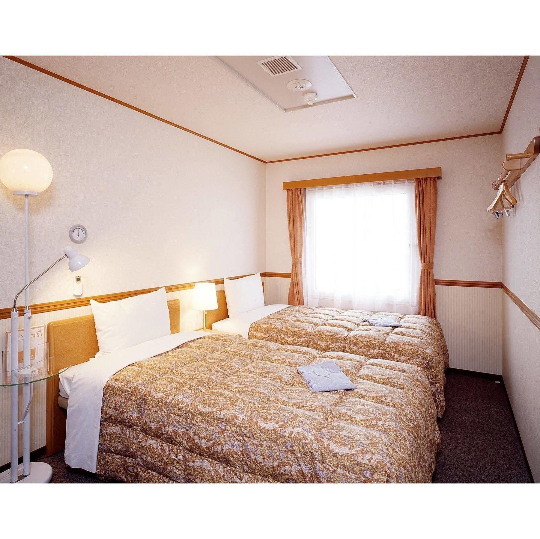 Hotel Toyoko Yamanote Sen Otsuka Eki Kita Guchi No 2