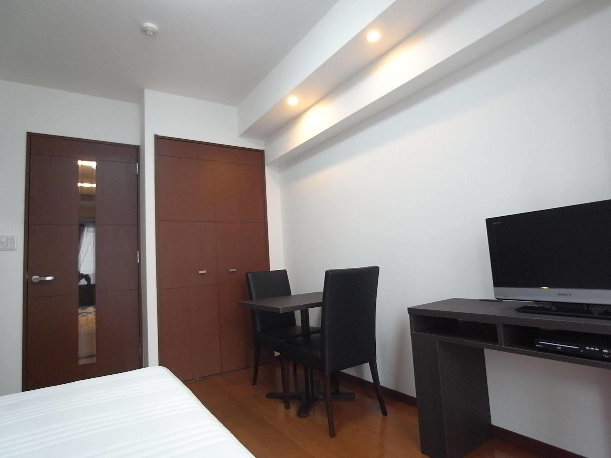 Palace Shinjuku Tochomae Apartment