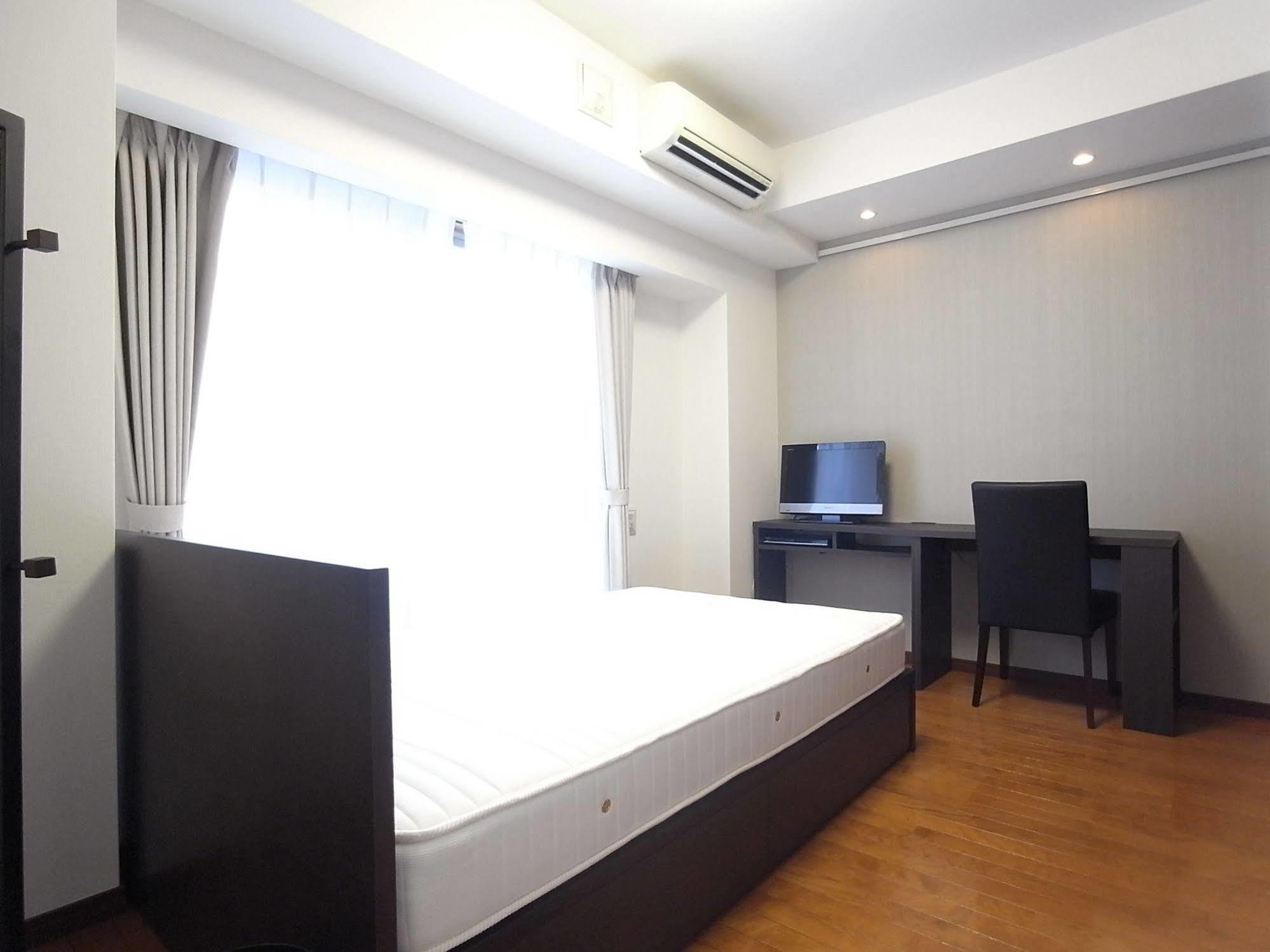 Palace Shinjuku Tochomae Apartment
