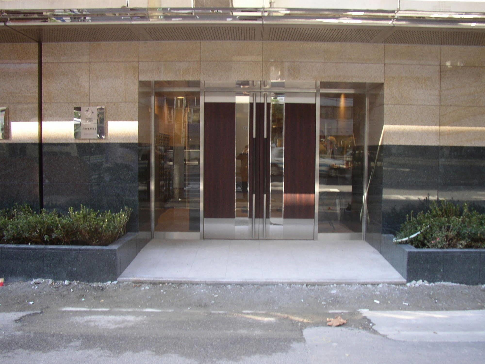 Palace Roppongi East Ii Apartment