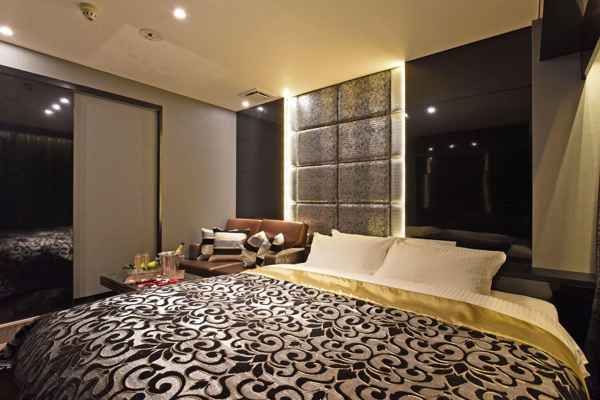 Gransky - Adults Only 2* Tokyo
