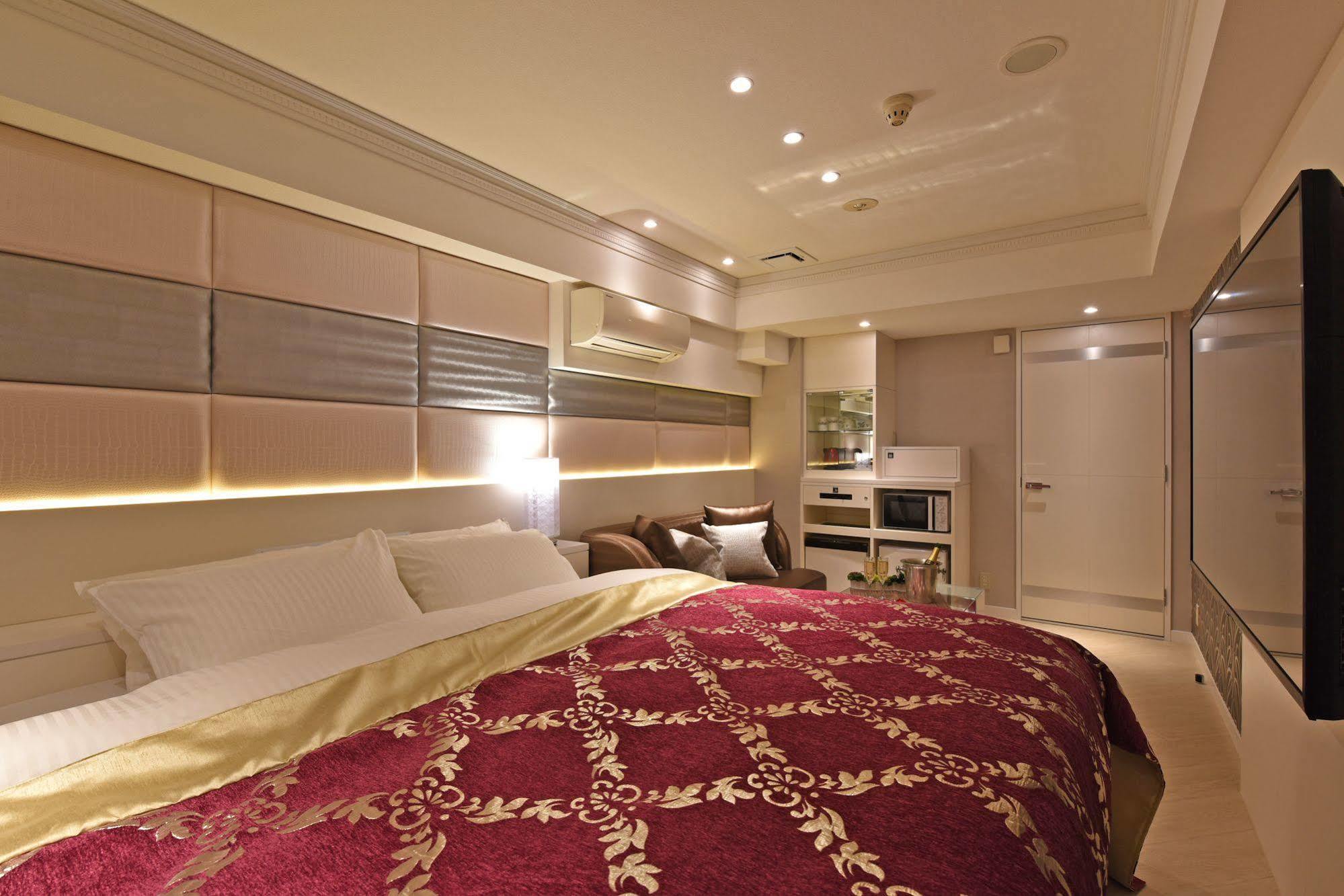 Gransky - Adults Only Tokyo
