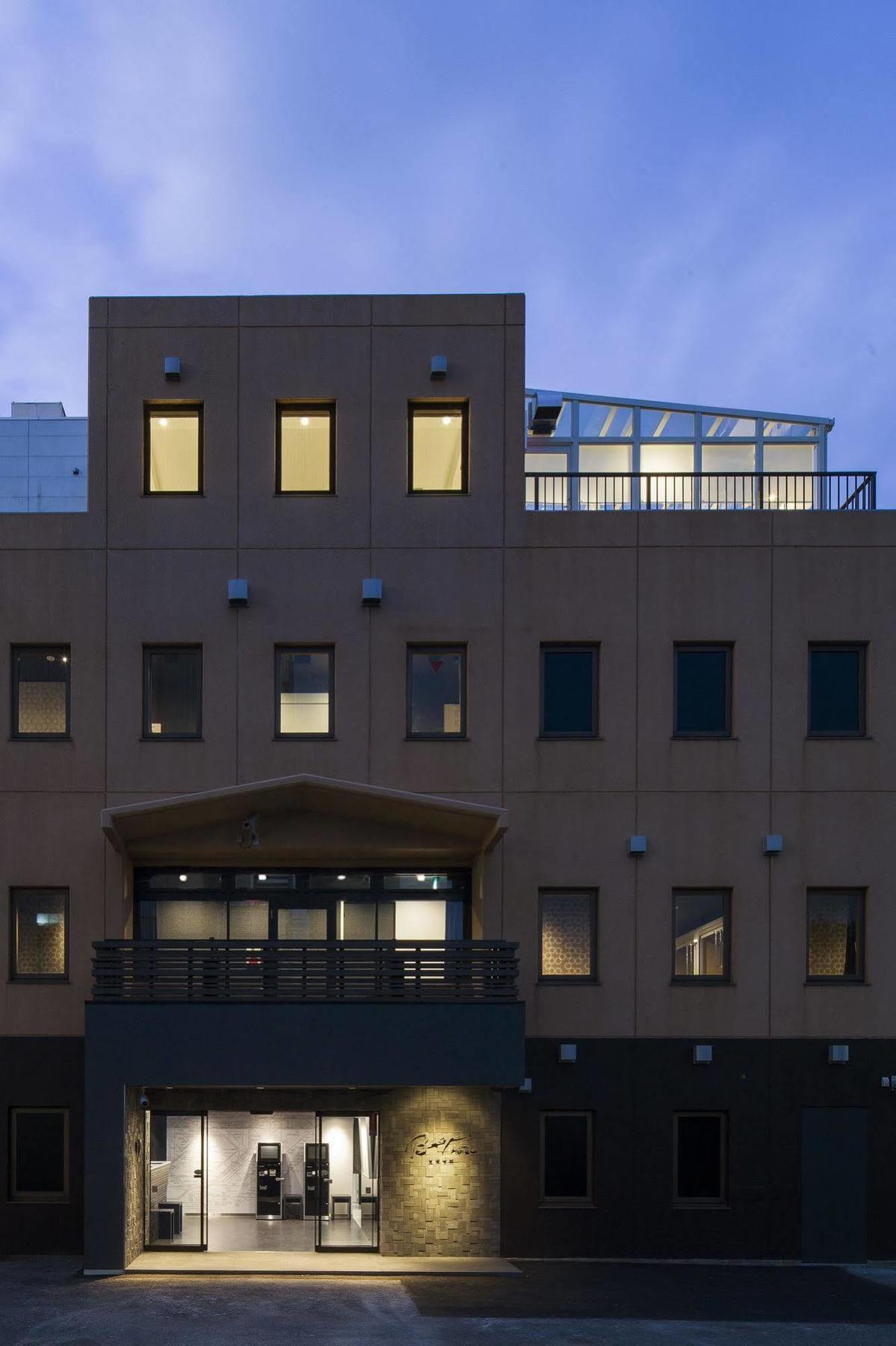 Capsule hotel Ariake Bay 2*