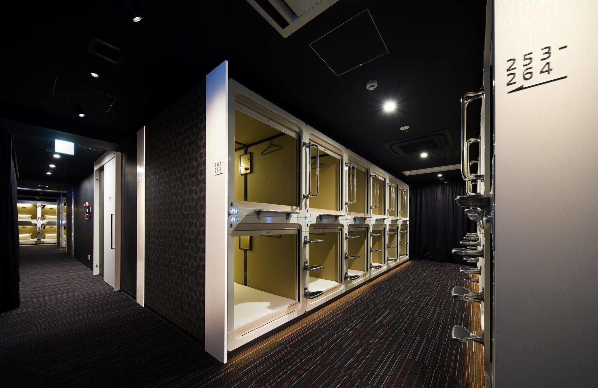 Capsule hotel Ariake Bay 2*