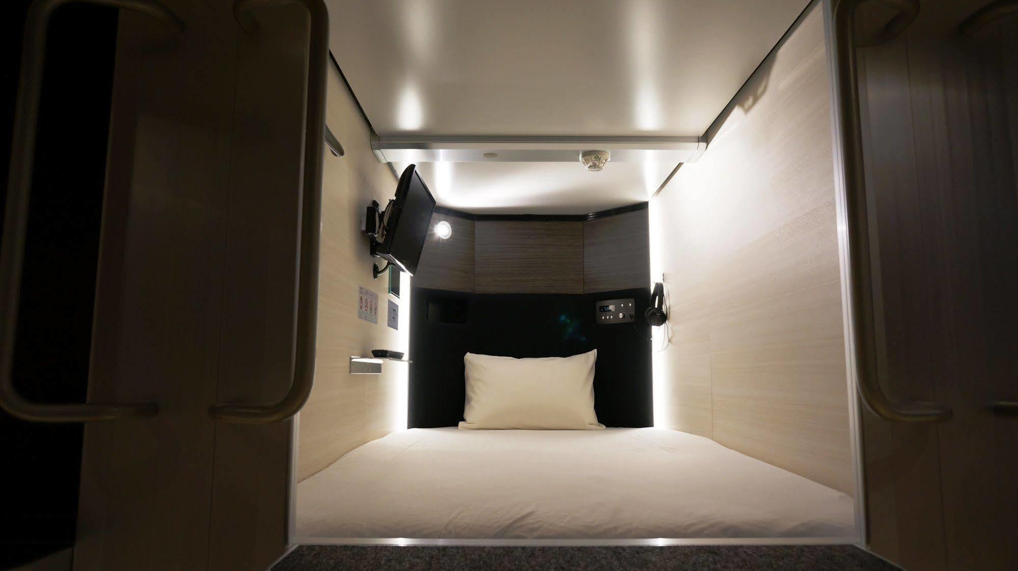 Capsule hotel Akihabara Bay 2*