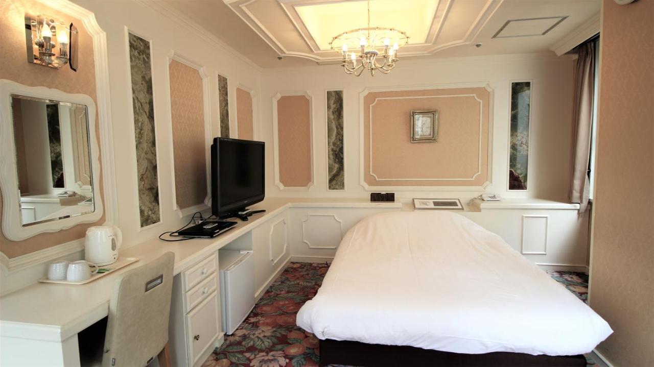 Royal Shinokubo Hotel 2*